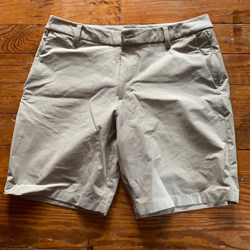 lululemon Commission Short 9” khaki size 33